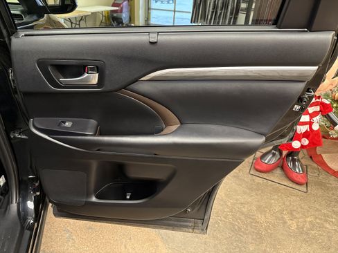 Used 2019 Toyota Highlander Limited Platinum image 24