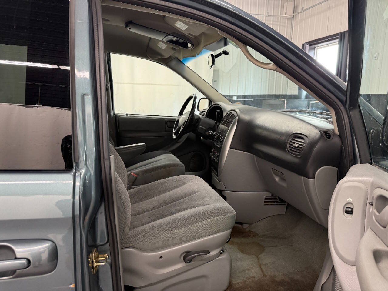 Used 2006 Chrysler Town & Country Touring FWD image 10