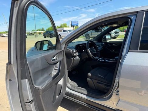 Used 2025 Chevrolet Equinox LT FWD image 9