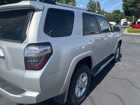 Used 2021 Toyota 4Runner SR5 Premium w/ Moonroof Package AWD/4WD image 8