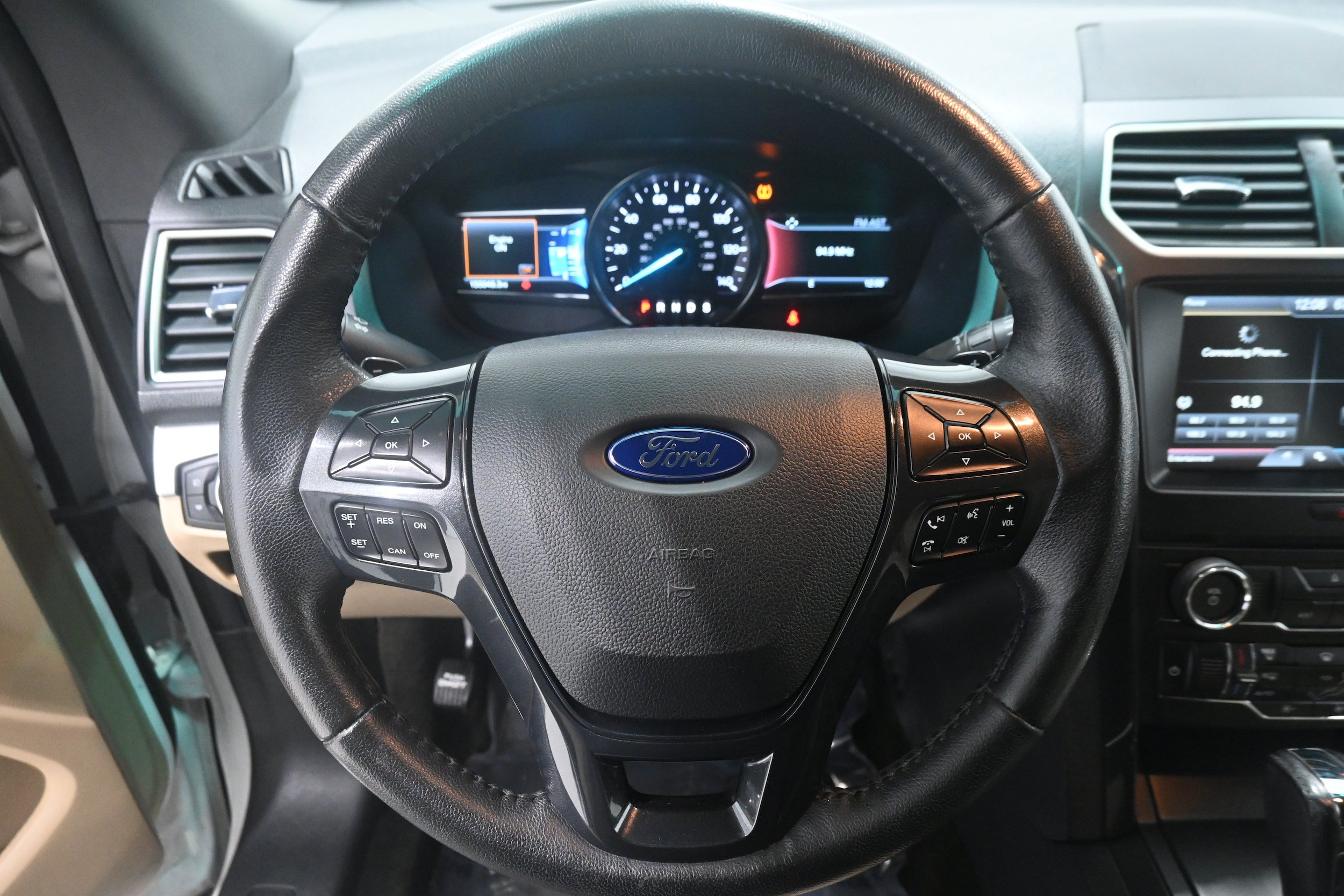 Used 2016 Ford Explorer XLT w/ Equipment Group 201A AWD/4WD image 6