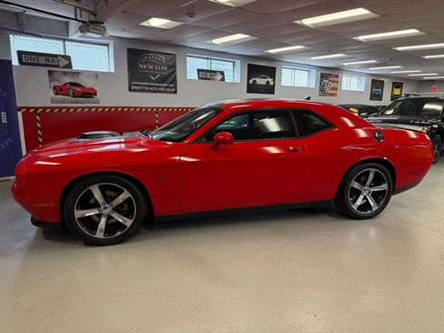 Used 2016 Dodge Challenger R/T RWD image 3