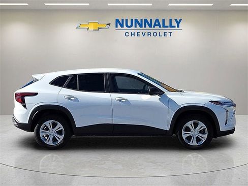 Certified 2025 Chevrolet Trax LS image 6