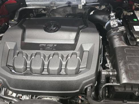 Used 2022 Volkswagen Tiguan SE w/ Panoramic Sunroof Package FWD image 9