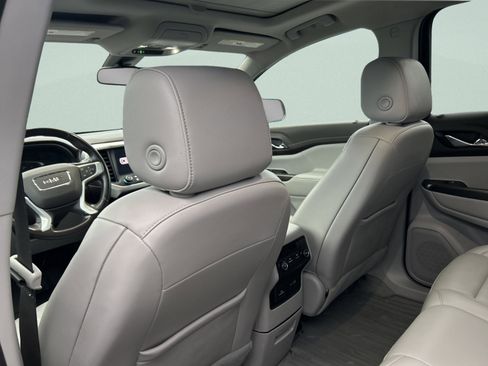 Used 2023 GMC Acadia SLT image 32