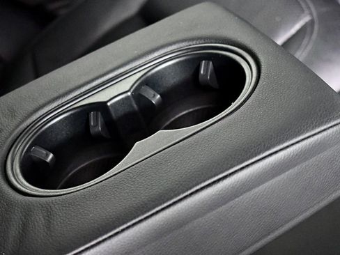 Used 2015 Porsche Cayenne S image 42