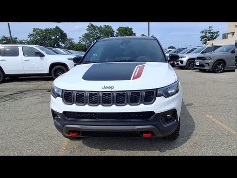 Certified 2025 Jeep Compass Trailhawk AWD/4WD image 3