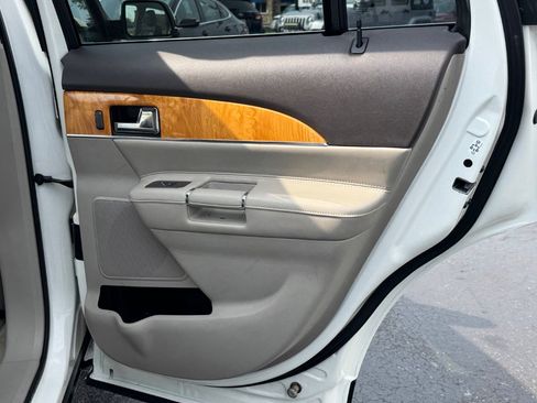 Used 2012 Lincoln MKX AWD image 17
