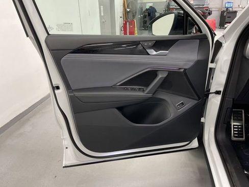 New 2026 Volkswagen Tiguan SE R-Line image 27