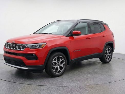 Used 2025 Jeep Compass Limited AWD/4WD image 3