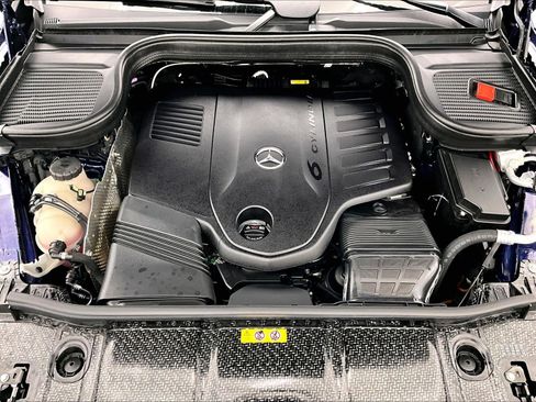 Used 2026 Mercedes-Benz GLS 450 4MATIC image 9