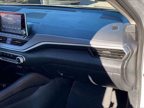 Used 2024 Nissan Altima 2.5 SR image 17