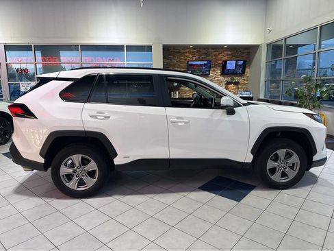 Used 2024 Toyota RAV4 LE AWD/4WD image 14