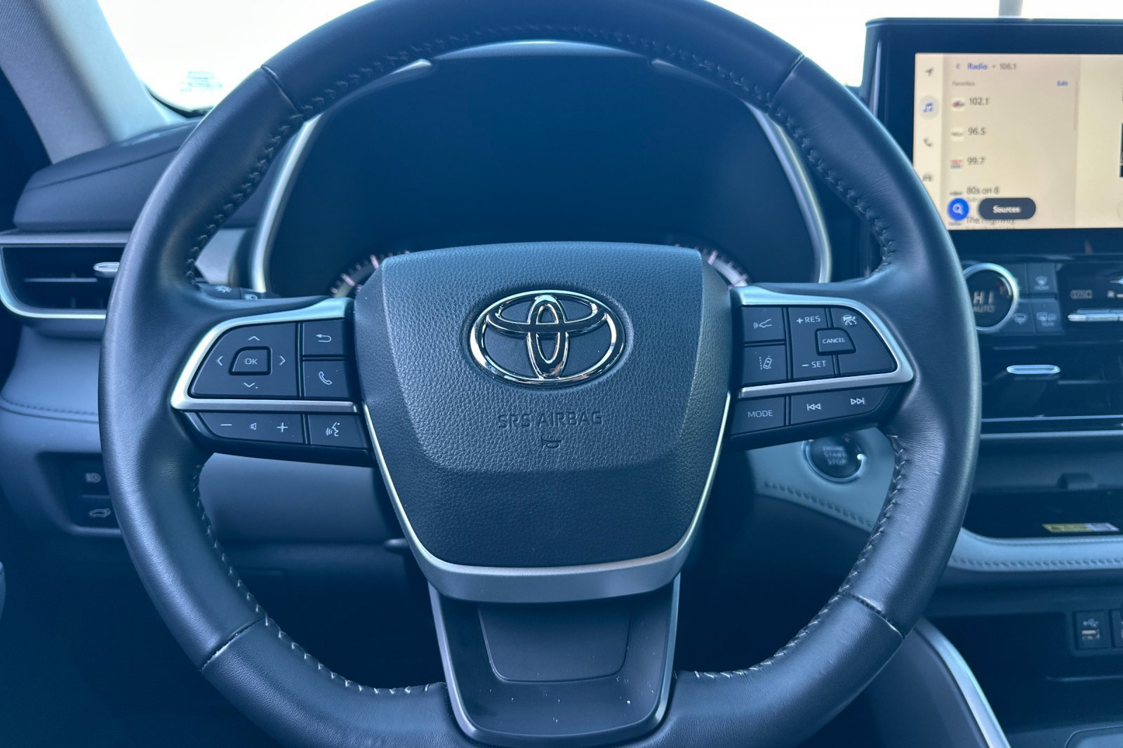 Used 2023 Toyota Highlander XLE FWD image 23
