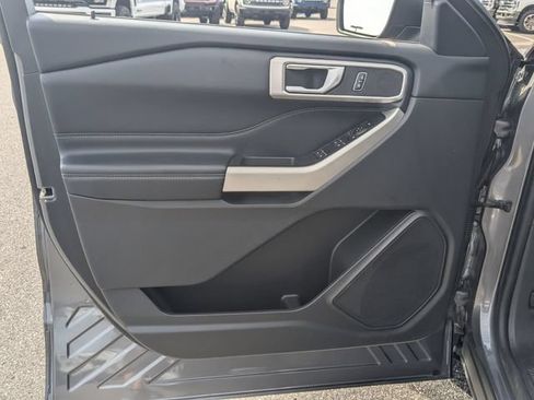 Certified 2022 Ford Explorer XLT RWD image 9