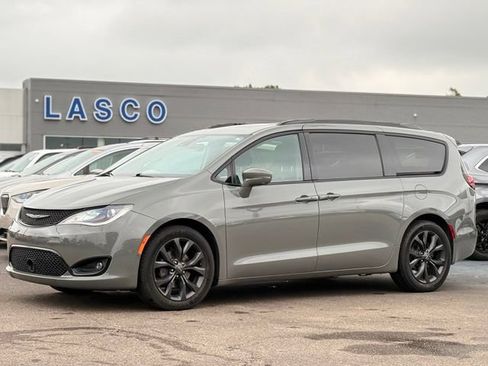 Used 2020 Chrysler Pacifica Limited FWD image 1