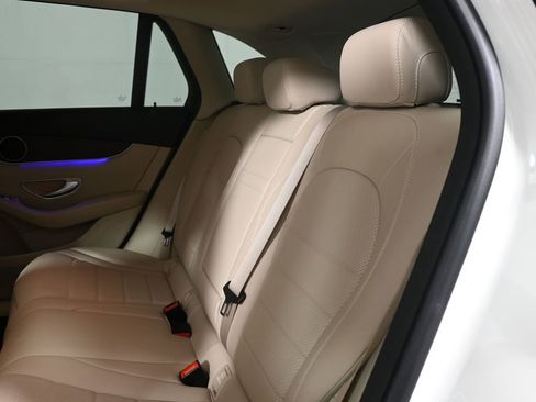 Used 2020 Mercedes-Benz GLC 300 4MATIC image 4