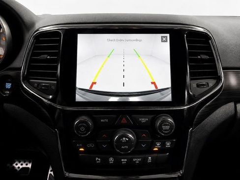 Used 2019 Jeep Grand Cherokee Altitude AWD/4WD image 32