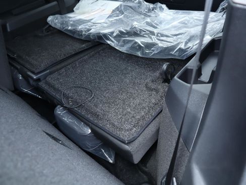 New 2024 Volkswagen Tiguan SE w/ Panoramic Sunroof Package image 19