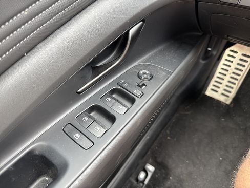 Used 2025 Hyundai Elantra SEL FWD image 11