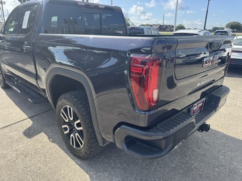 Used 2025 GMC Sierra 1500 AT4 w/ Technology Package AWD/4WD image 8