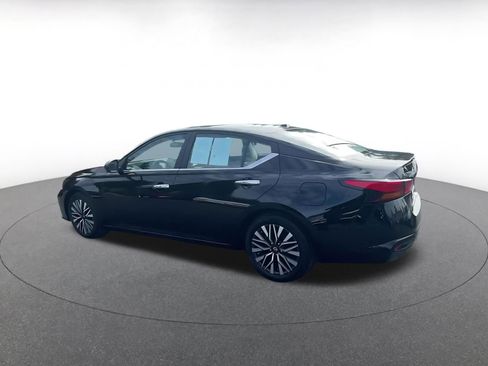 Used 2025 Nissan Altima 2.5 SV image 10