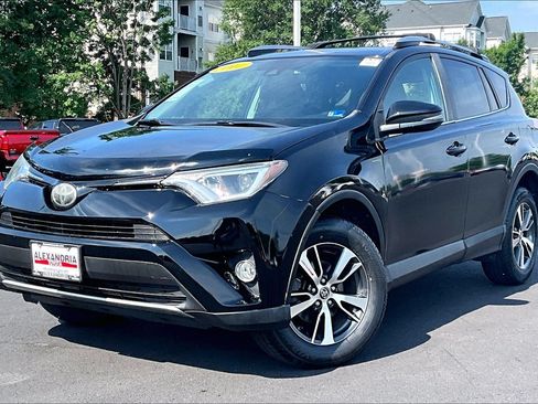 Used 2017 Toyota RAV4 XLE AWD/4WD image 1
