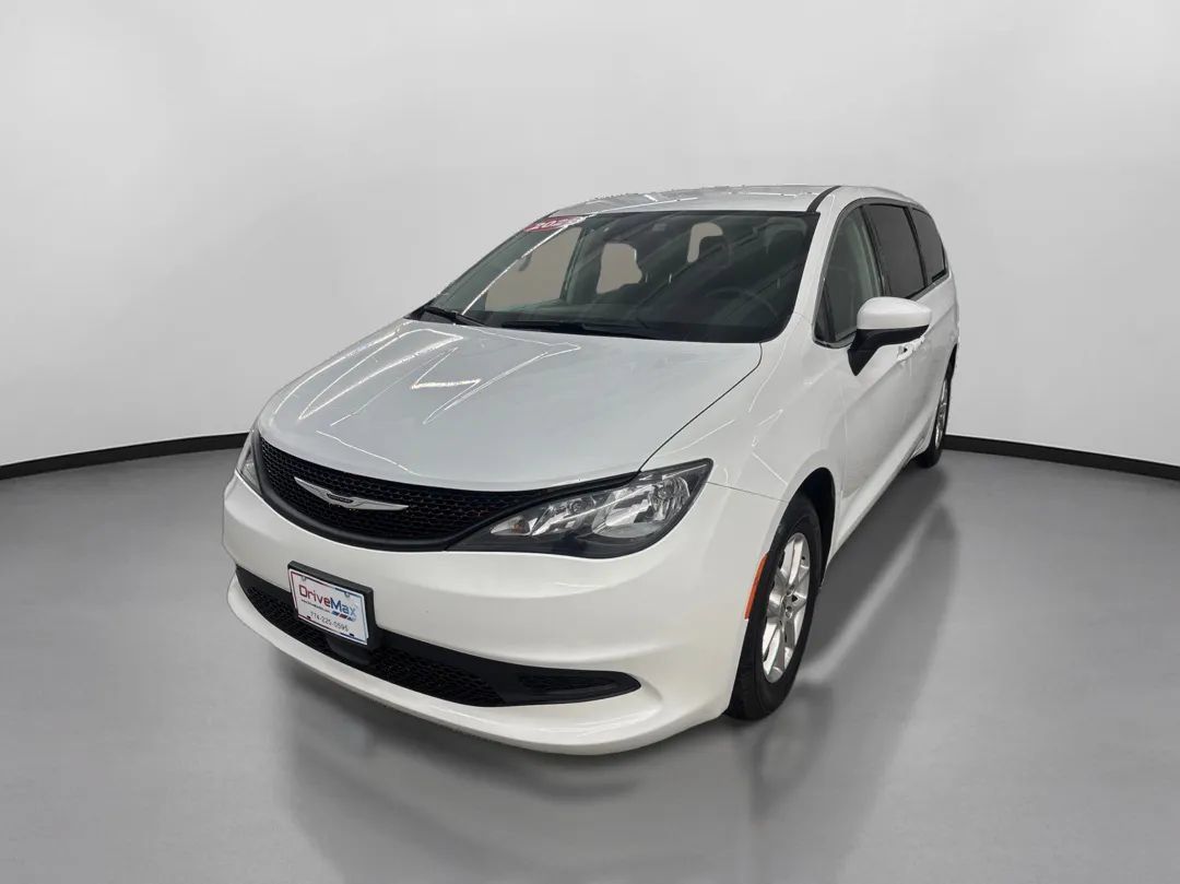 Used 2023 Chrysler Voyager LX FWD image 4