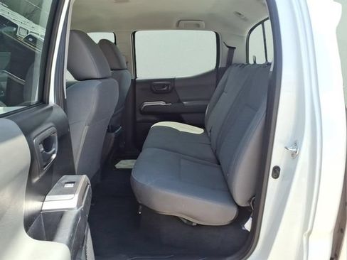 Used 2021 Toyota Tacoma SR5 AWD/4WD image 22