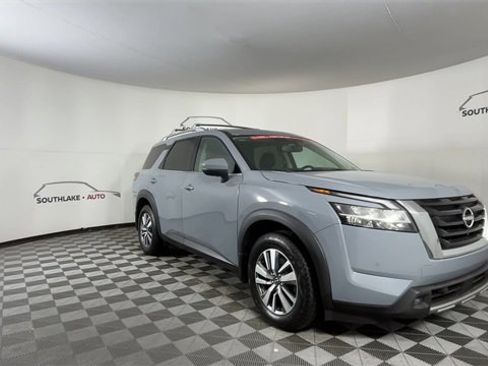 Certified 2022 Nissan Pathfinder SL image 2