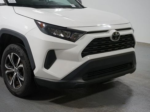Used 2022 Toyota RAV4 LE AWD/4WD image 4