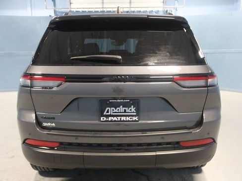 Used 2024 Jeep Grand Cherokee Altitude AWD/4WD image 33