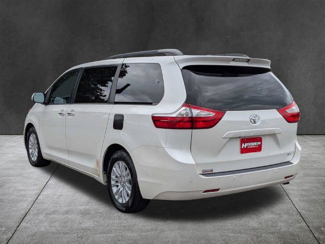 Used 2017 Toyota Sienna XLE Premium FWD image 7