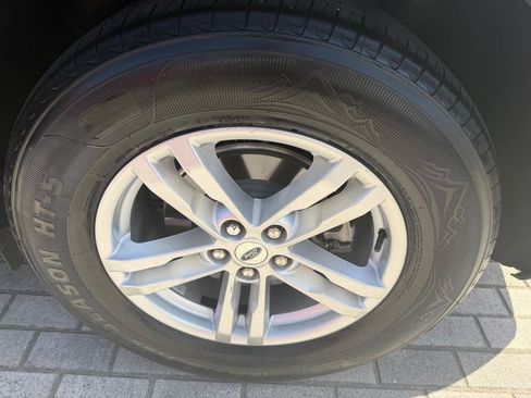 Used 2020 Ford Explorer XLT RWD image 39