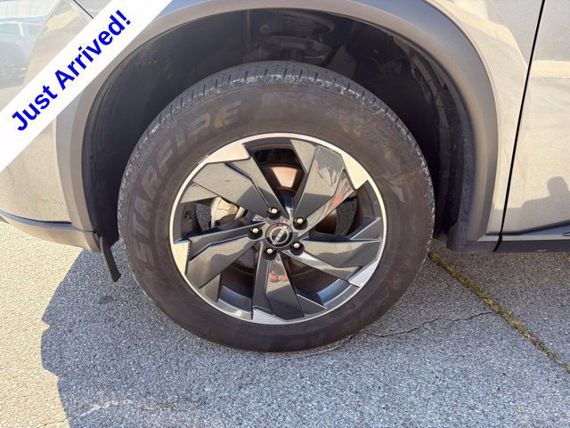 Used 2025 Nissan Rogue SV AWD/4WD image 10