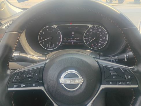 Used 2025 Nissan Sentra SR w/ SR Premium Package FWD image 19