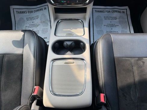 Used 2018 Dodge Grand Caravan SXT FWD image 23