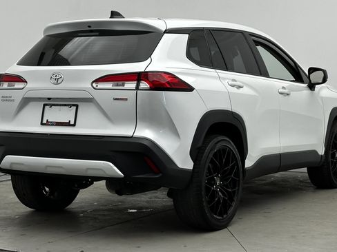 Used 2022 Toyota Corolla Cross L image 7