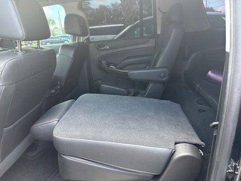 Used 2020 Chevrolet Suburban LT RWD image 5