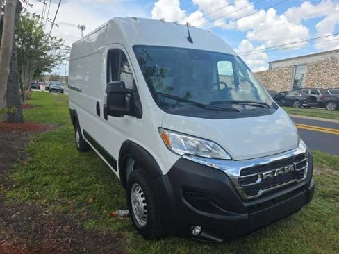 Used 2024 RAM ProMaster 2500 w/ Convenience Group FWD image 4