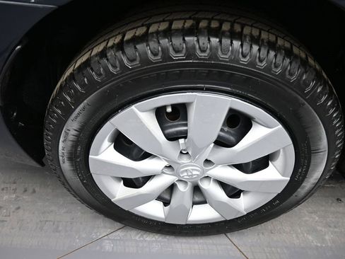 Used 2016 Toyota Corolla LE image 12