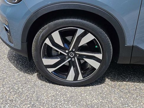 Used 2023 Volvo XC40 B5 Plus w/ Protection Package Premier AWD/4WD image 2