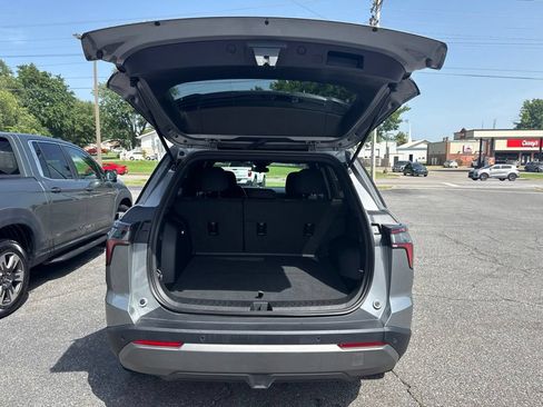 Used 2026 Chevrolet Equinox LT FWD image 8