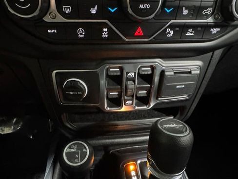 Used 2021 Jeep Gladiator Sport AWD/4WD image 23