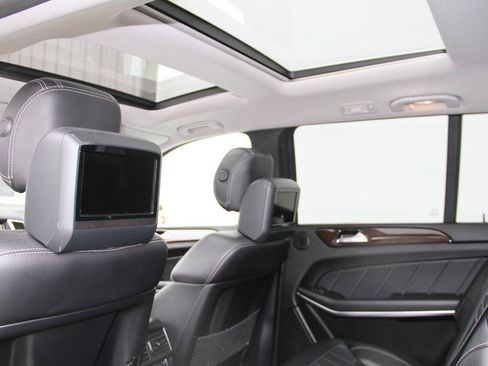Used 2014 Mercedes-Benz GL 450 4MATIC image 19