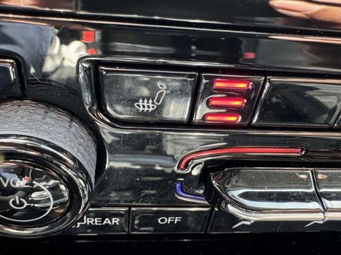 Used 2022 Jeep Grand Cherokee L Limited image 16