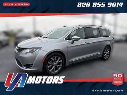 Used 2019 Chrysler Pacifica Limited w/ Tire & Wheel Group
