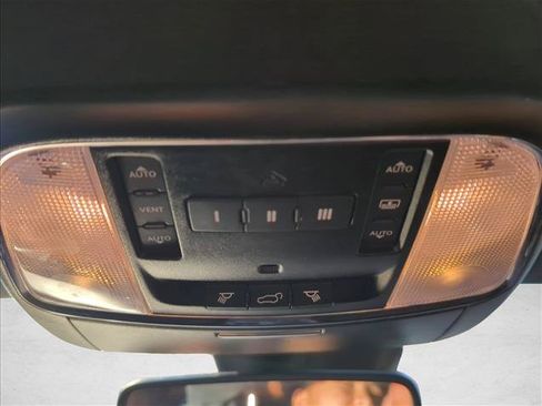 Used 2020 Jeep Grand Cherokee Overland AWD/4WD image 22