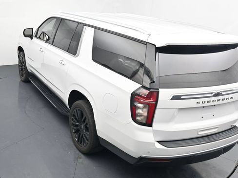 Used 2021 Chevrolet Suburban LT RWD image 12