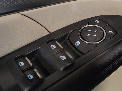 Used 2018 Ford Explorer XLT image 27